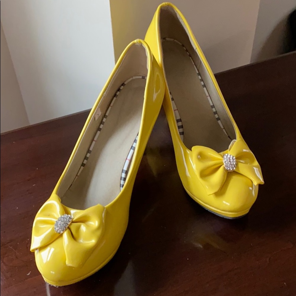 Yellow Bow Front Patent Pumps
